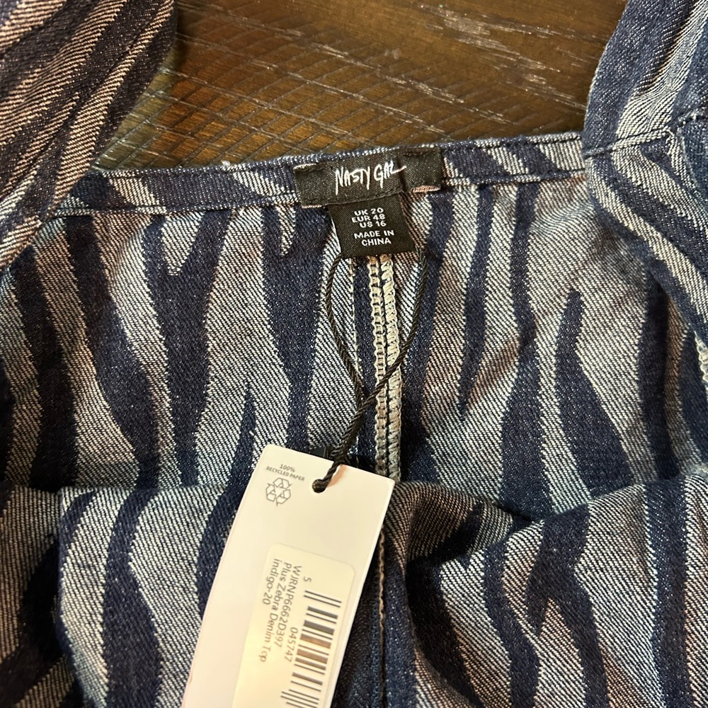 Nasty Gal Blue and White denim Zebra-Print Zip Front Tank Sz 16 NWT - Picture 2 of 7